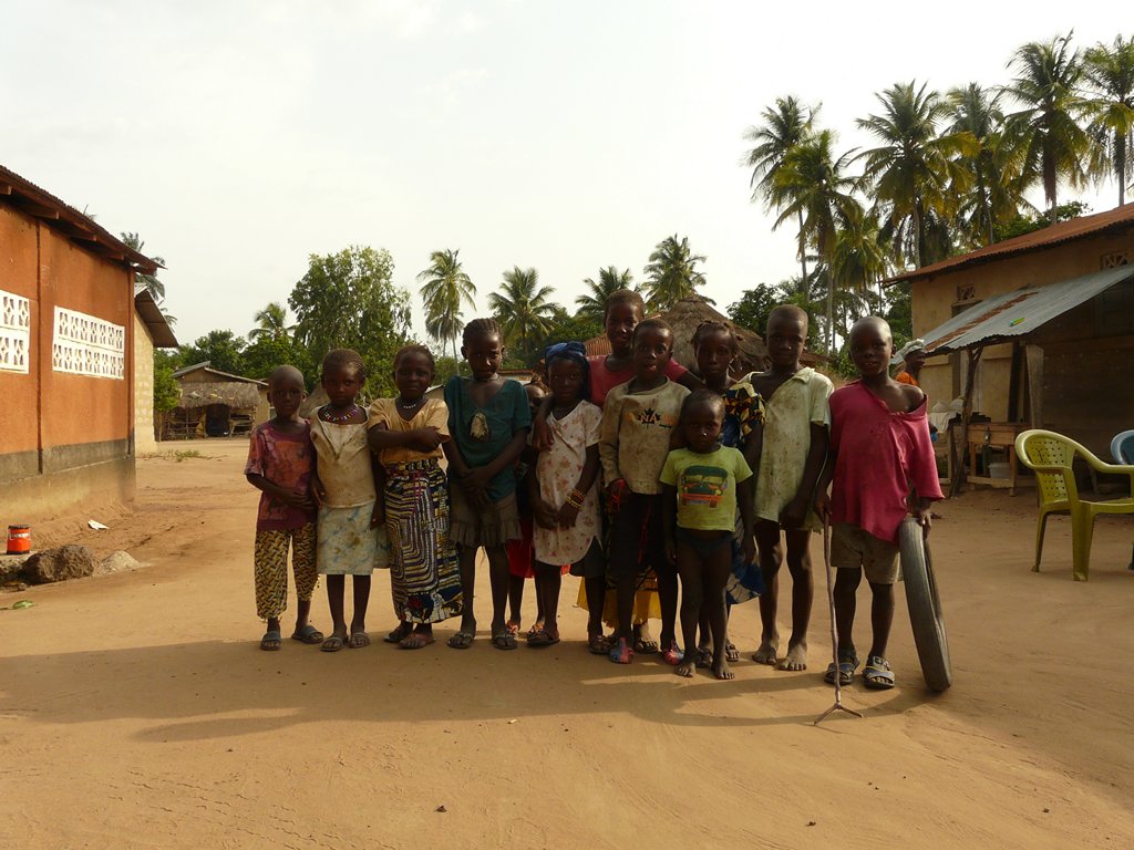 Děti z vesnice Menyi