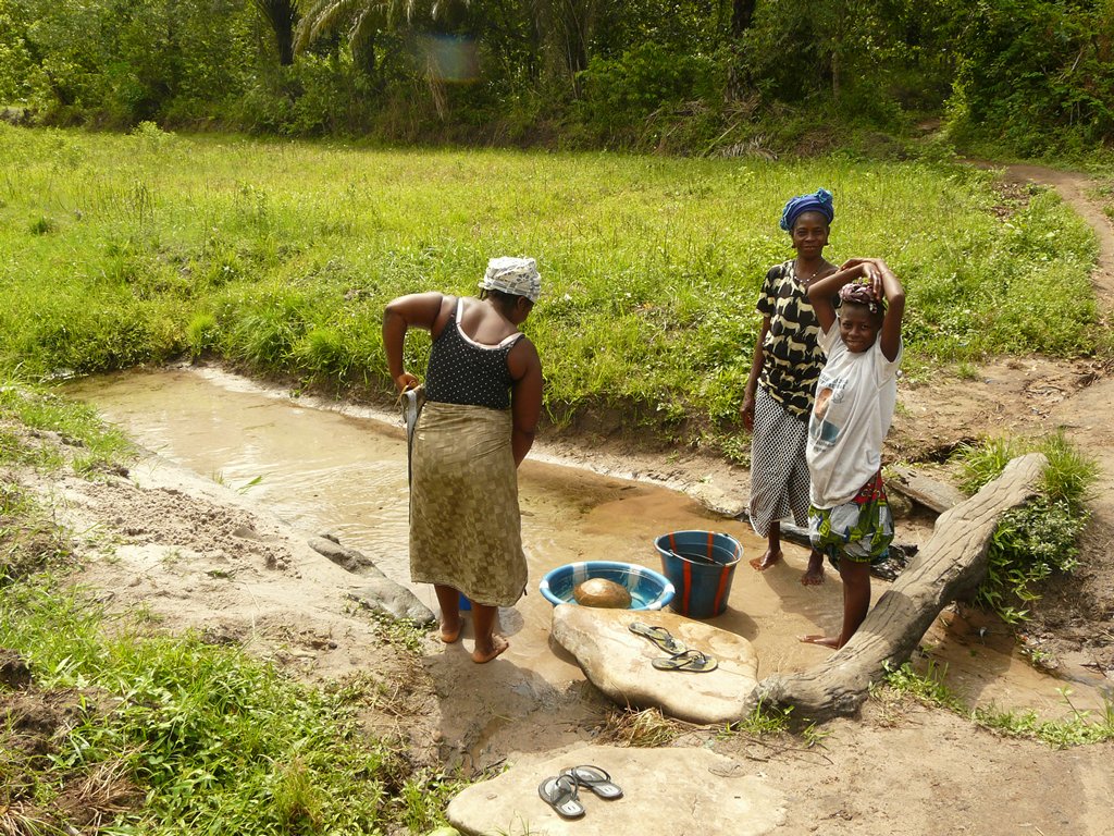 Jediný zdroj pitné vody ve vesnici Garayakhori