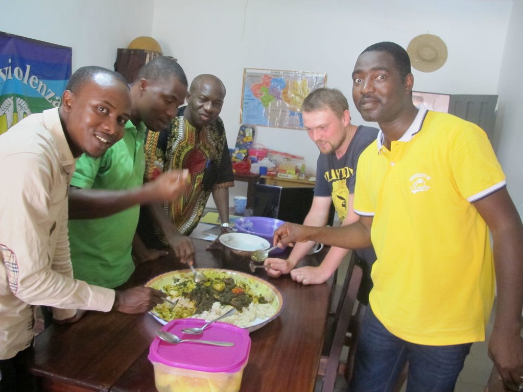 Poslední společný oběd s koordinátory Wontanary v Guineji